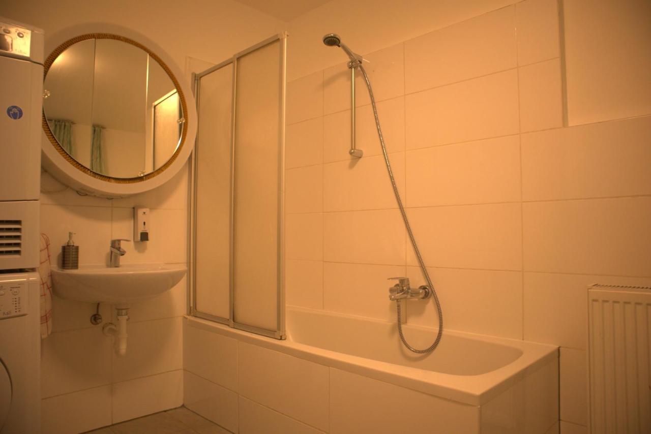 Brilliant Souterrain Apt. - Prater Amuesement Park Apartamento Viena Exterior foto